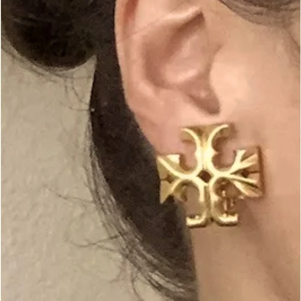 🔥🔥Authentic Designer Medium Earrings At Awesome Prices To Buy Now & Save Firm
